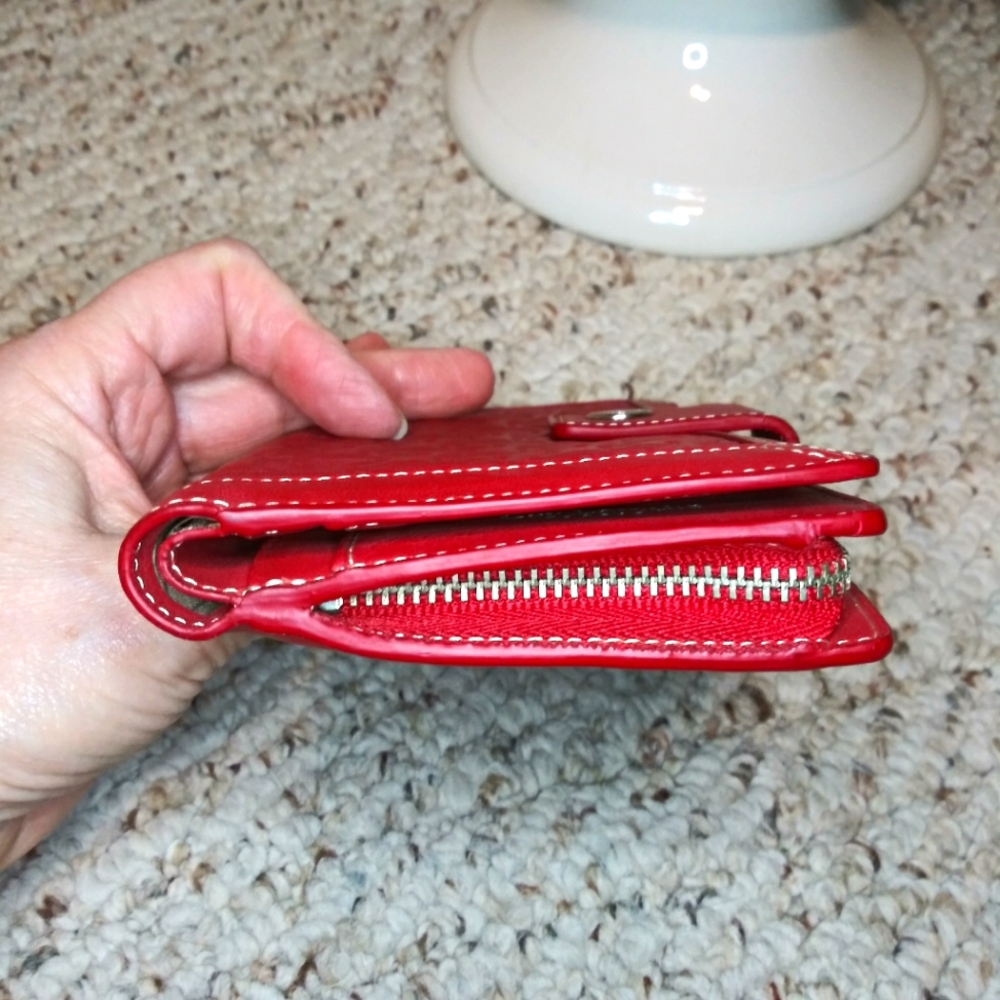 Vintage Guy Laroche Paris GL Embossed Red Leather, Silver Snap Closure Wallet - Picture 4 of 11